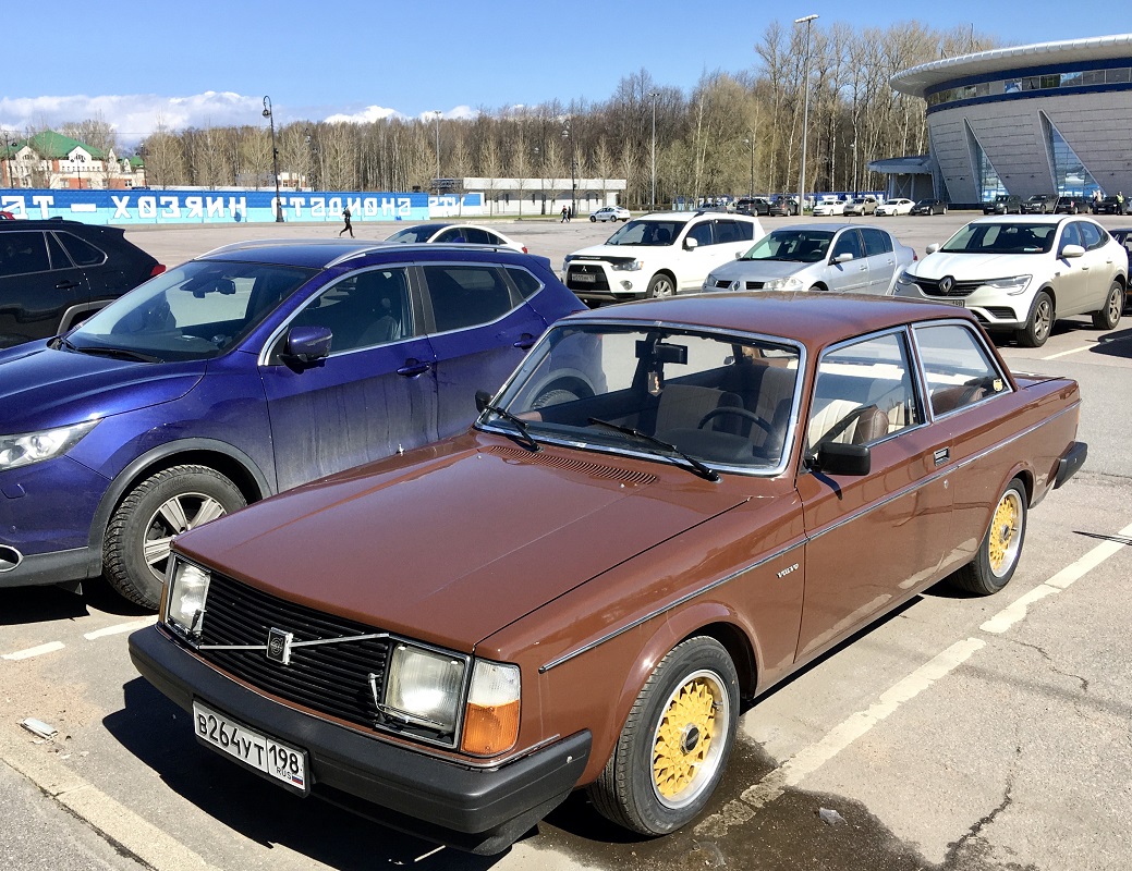 Санкт-Петербург, № В 264 УТ 198 — Volvo 240 Series (общая модель)