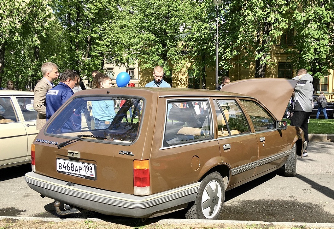 Санкт-Петербург, № В 468 АР 198 — Opel Rekord (E2) '82-86