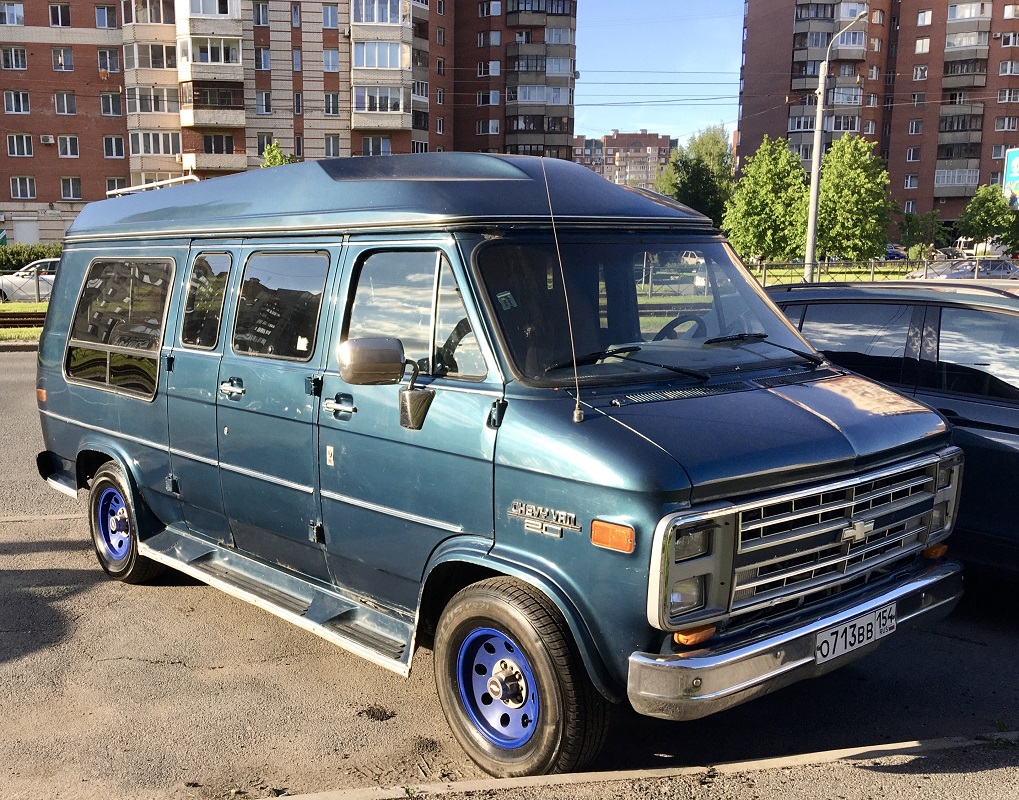 Новосибирская область, № О 713 ВВ 154 — Chevrolet Van (3G) '71-96