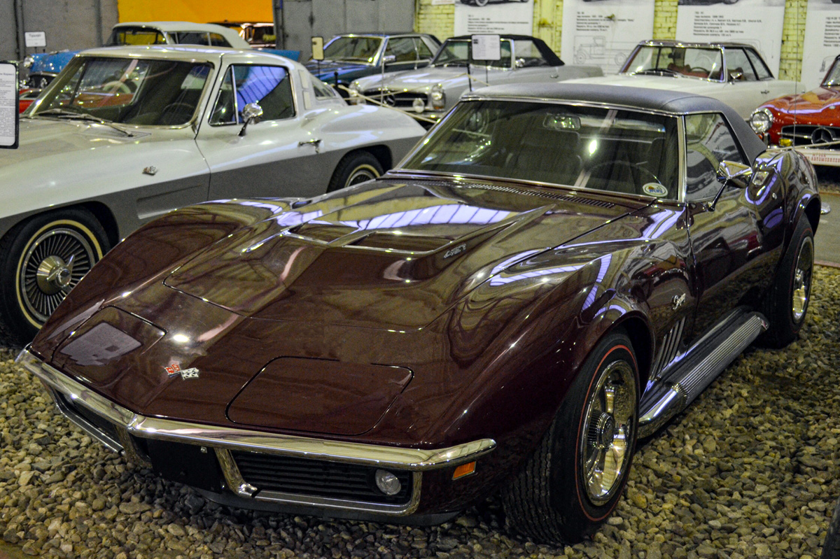 Москва, № (77) Б/Н 0562 — Chevrolet Corvette (C3) '68-82