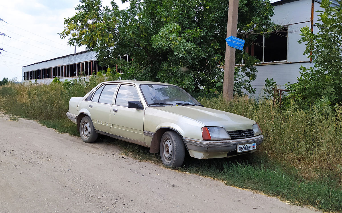 Луганская область, № В 690 НР — Opel Rekord (E2) '82-86