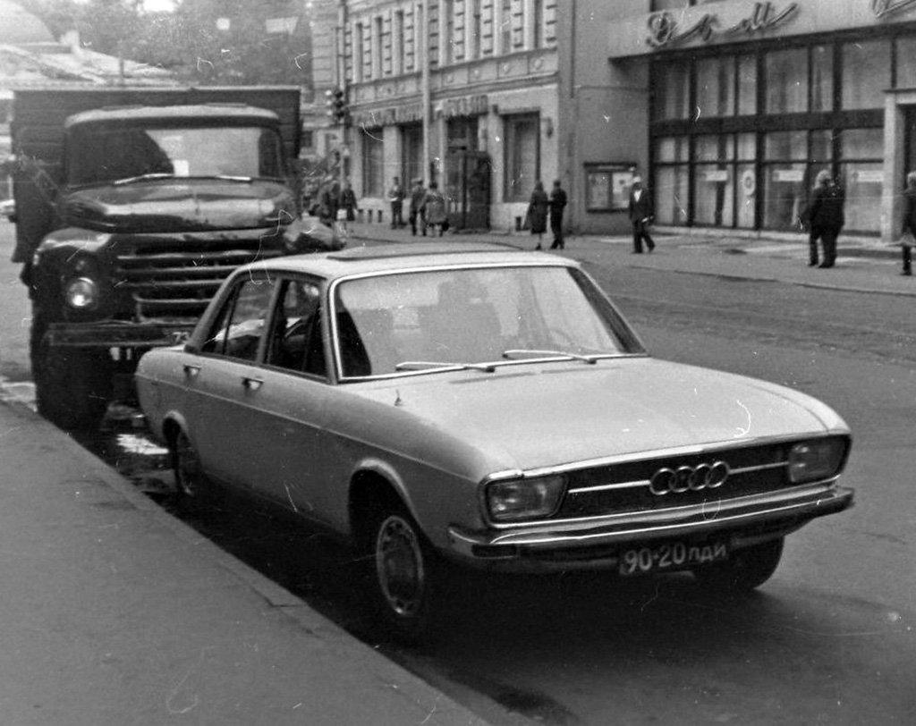 Санкт-Петербург, № 90-20 ЛДИ — Audi 100 (C1) '68-76