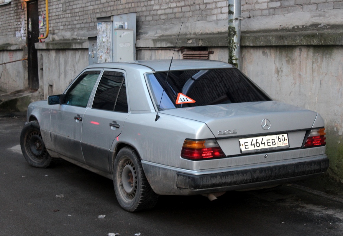 Псковская область, № Е 464 ЕВ 60 — Mercedes-Benz (W124) '84-96