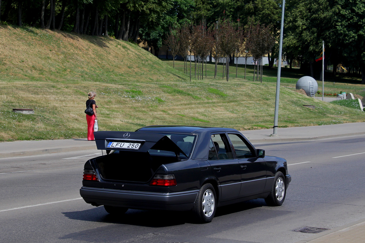 Литва, № LFU 250 — Mercedes-Benz (W124) '84-96