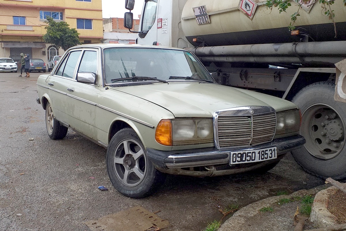 Алжир, № 09050 185 31 — Mercedes-Benz (W123) '76-86