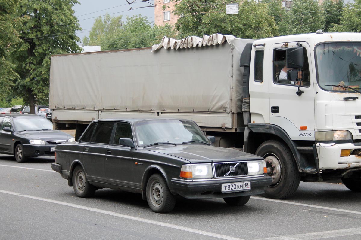 Удмуртия, № Т 820 КМ 18 — Volvo 264 TE '77–81