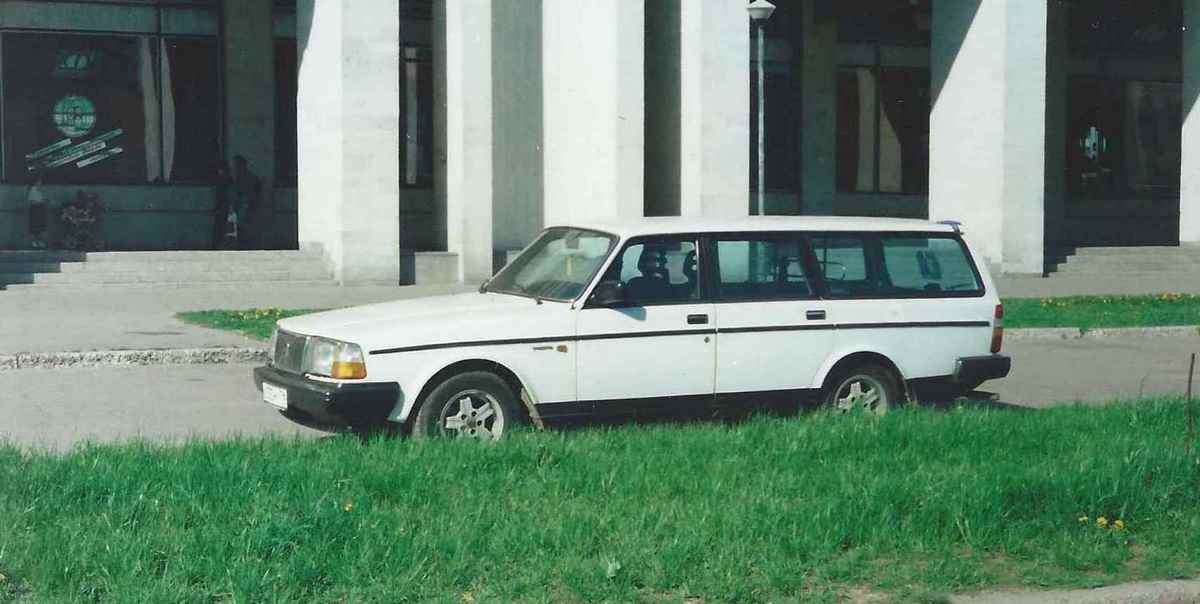 Санкт-Петербург, № Е 353 МУ 78 — Volvo 245 '75-93