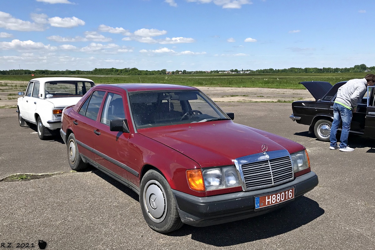 Литва, № H88016 — Mercedes-Benz (W124) '84-96