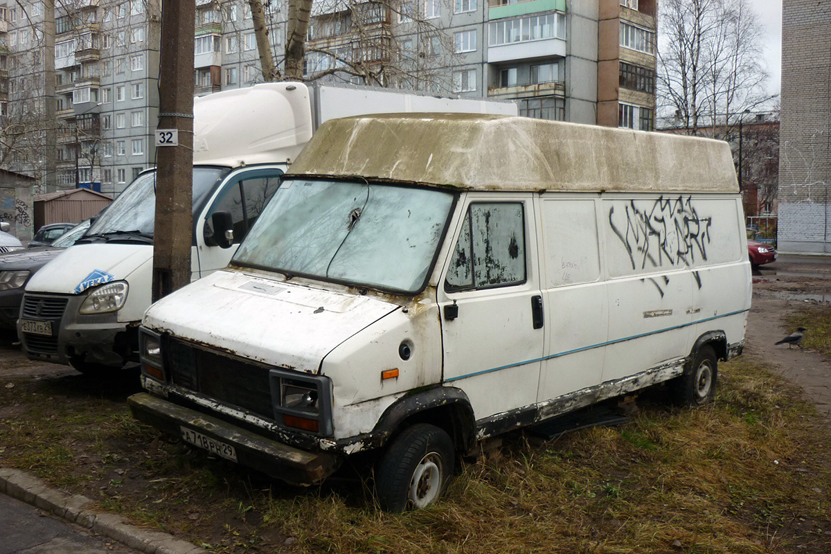 Архангельская область, № А 718 РН 29 — Peugeot J5 '81-93