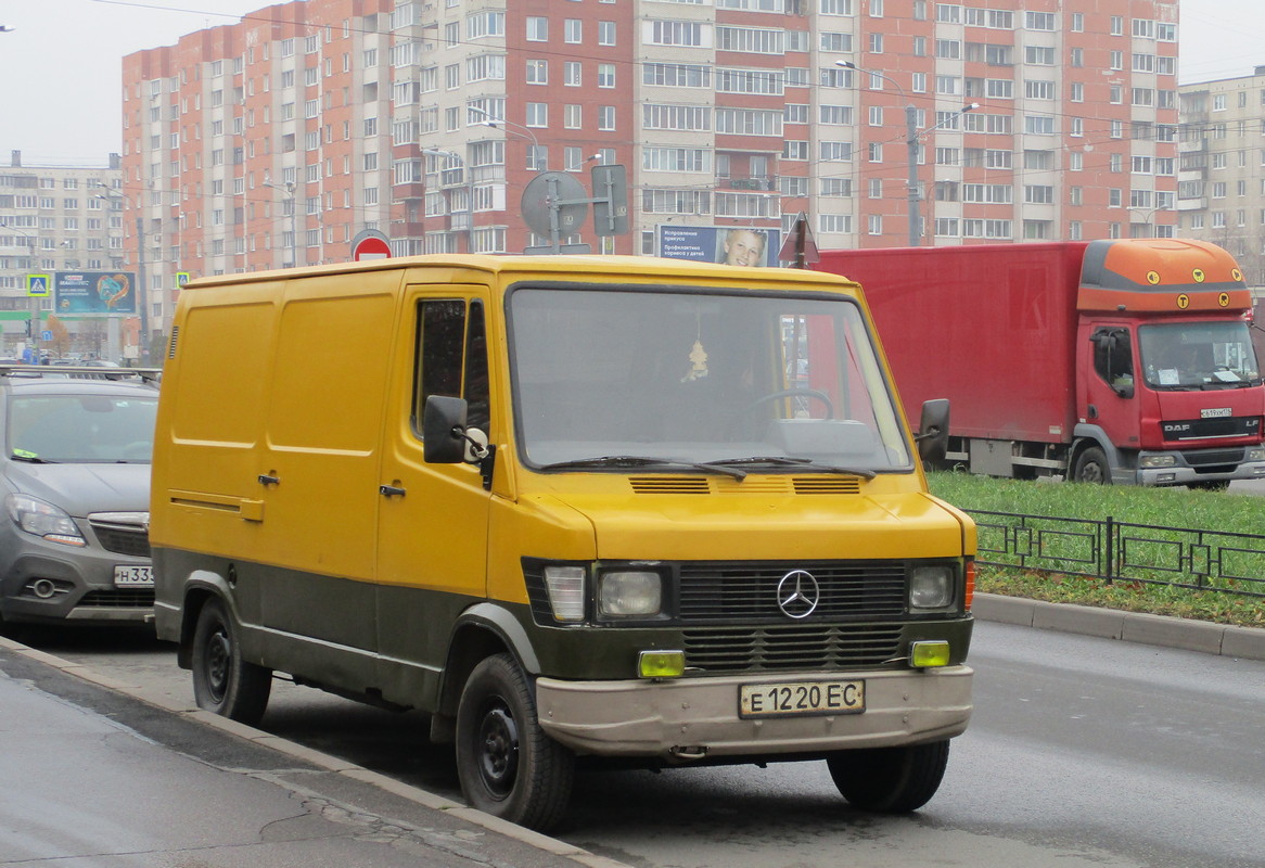 Санкт-Петербург, № Е 1220 ЕС — Mercedes-Benz T1 '76-96
