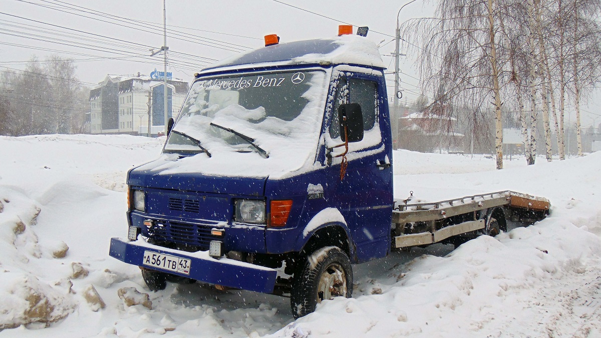 Удмуртия, № А 561 ТВ 43 — Mercedes-Benz T1 '76-96