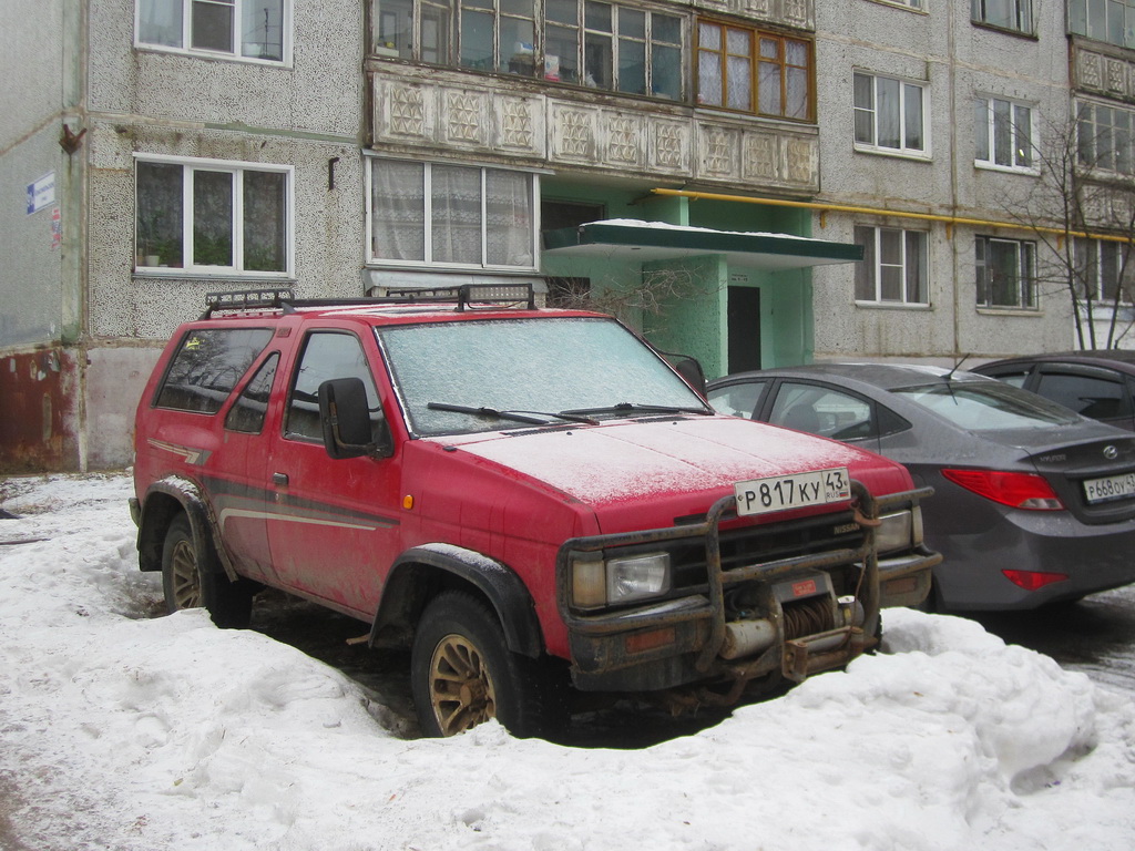 Кировская область, № Р 817 КУ 43 — Nissan Terrano (D21) '86-95