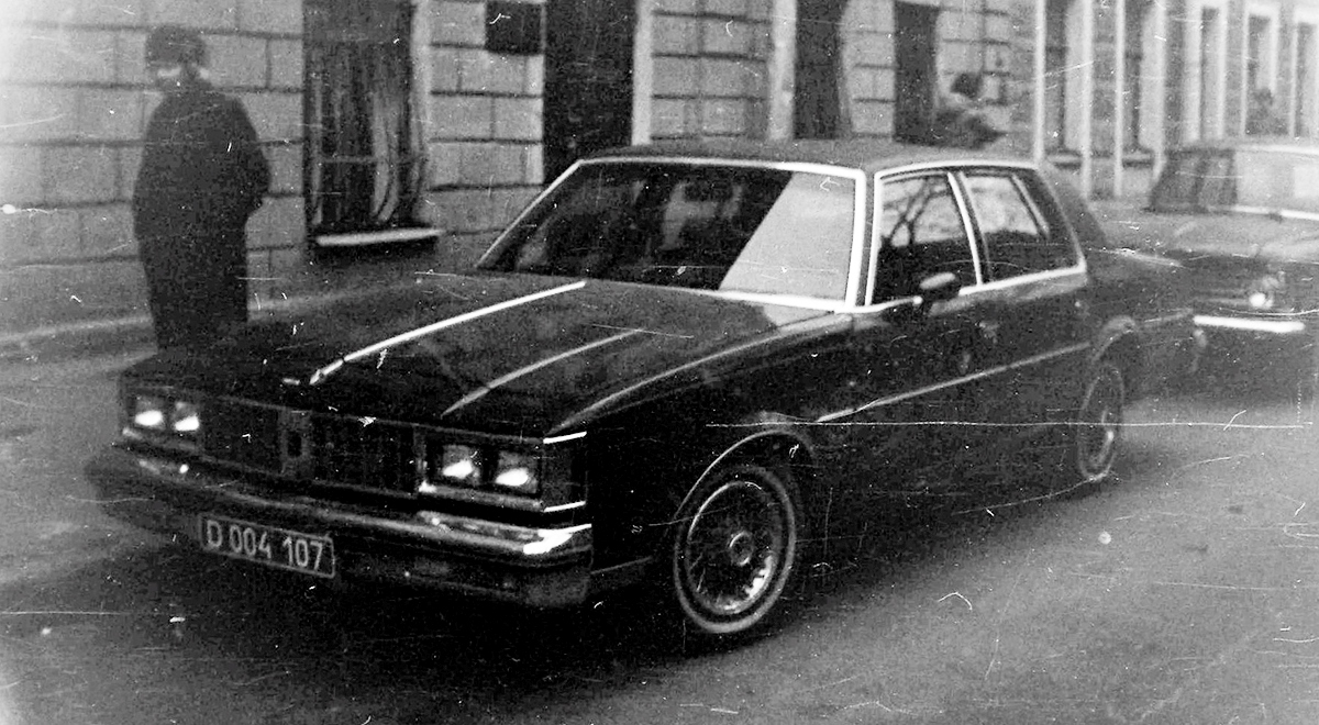 Санкт-Петербург, № D 004 107 — Oldsmobile Cutlass (5G) '78-88; Санкт-Петербург — Старые фотографии