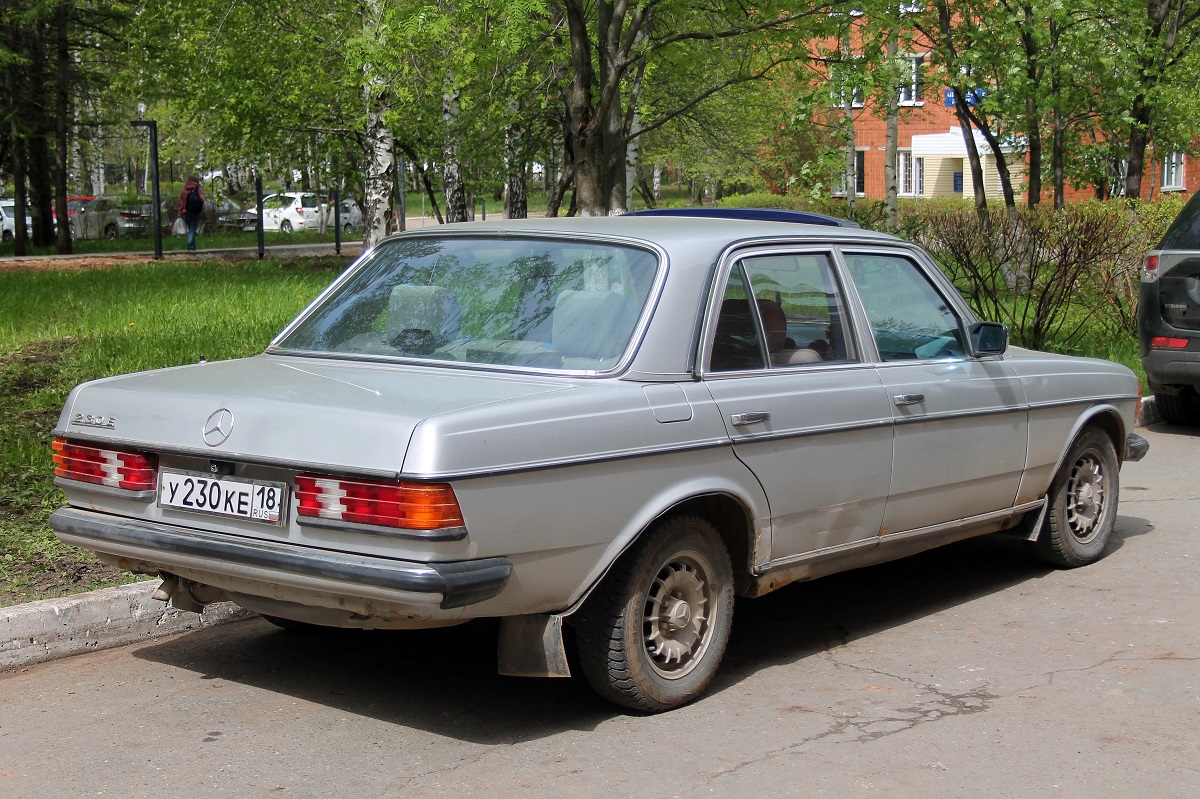 Удмуртия, № У 230 КЕ 18 — Mercedes-Benz (W123) '76-86