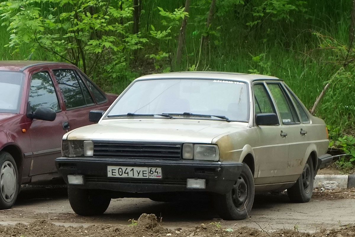 Саратовская область, № Е 041 УЕ 64 — Volkswagen Passat (B2) '80-88