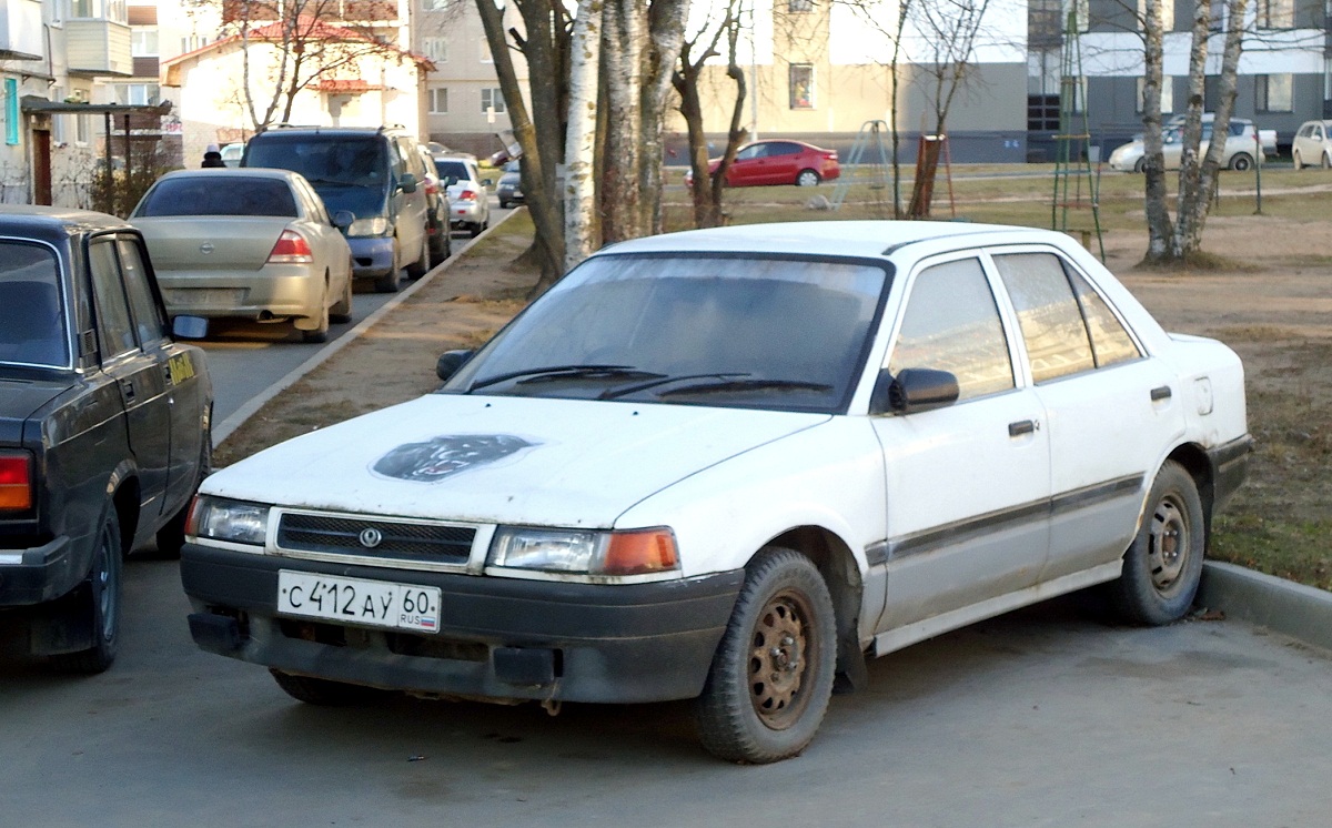 Псковская область, № С 412 АУ 60 — Mazda Familia (BG) '89-96