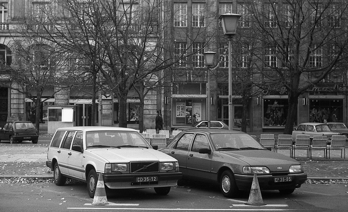 Германия, № CD 35-12 — Volvo 240 Series (общая модель); Германия, № CX 35-85 — Ford Sierra MkII '87-93