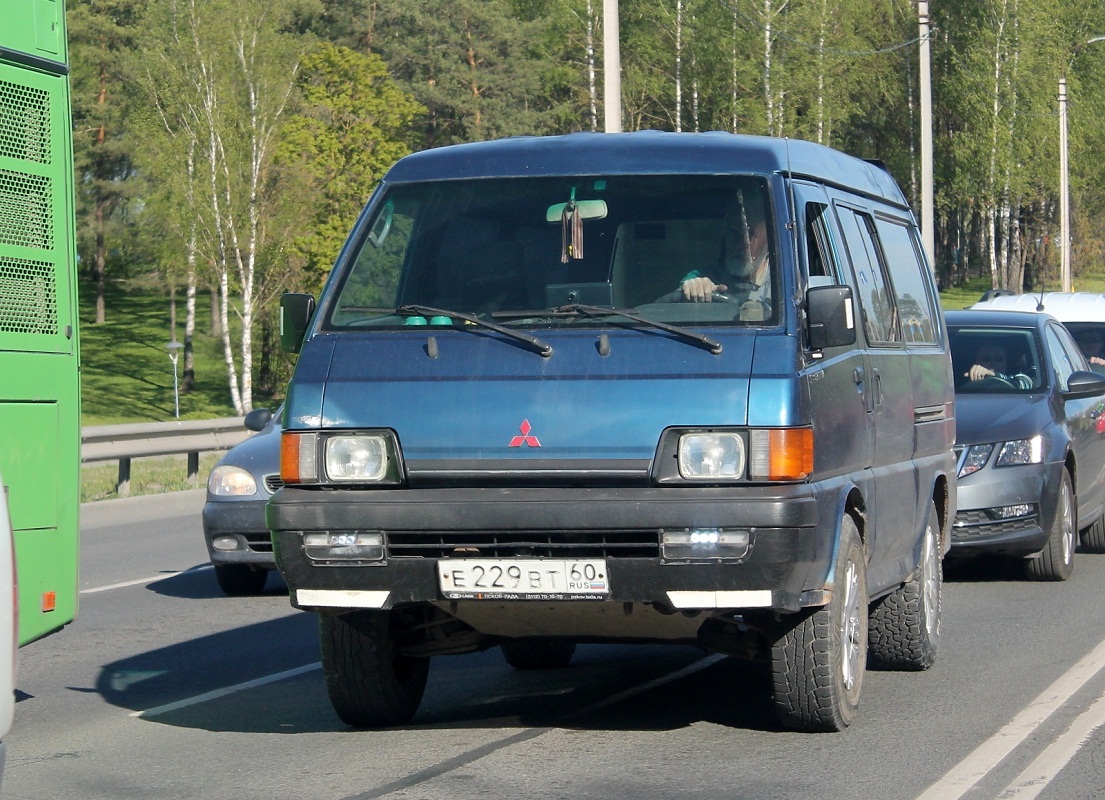 Псковская область, № Е 229 ВТ 60 — Mitsubishi L300 (2G) '86-99