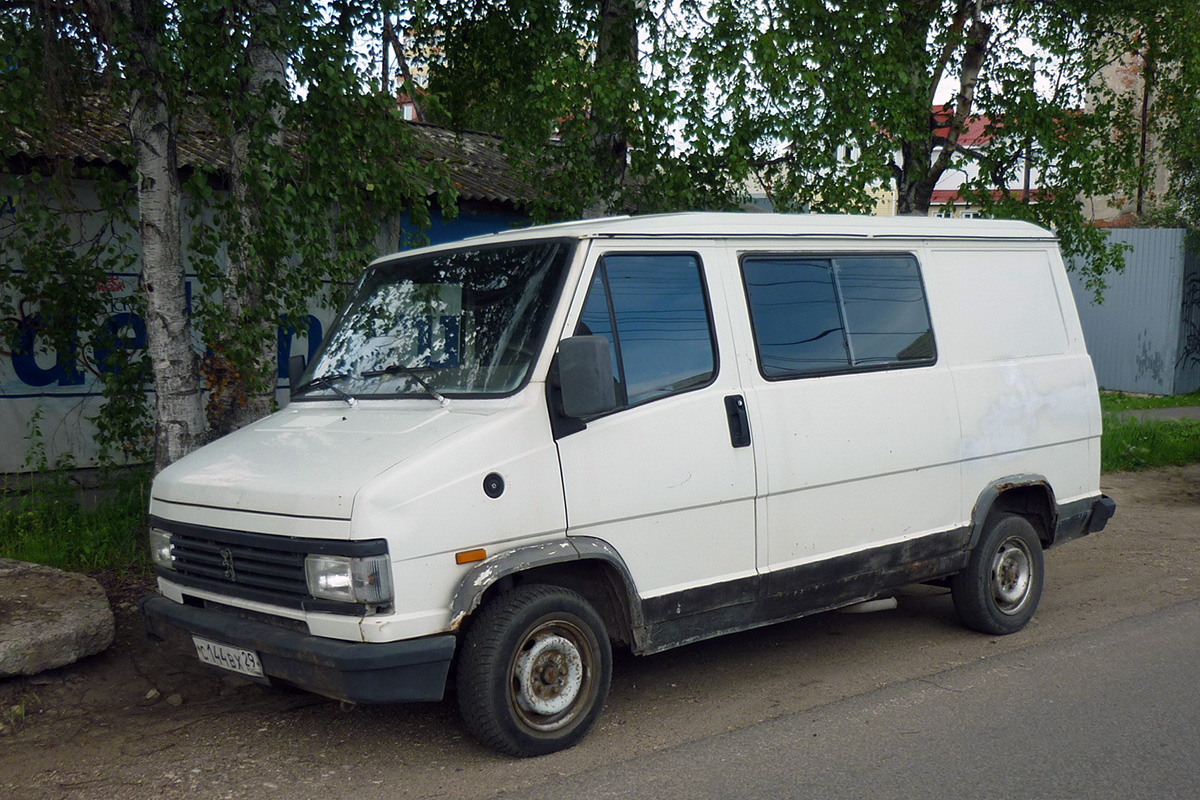 Архангельская область, № С 144 ВХ 29 — Peugeot J5 '81-93