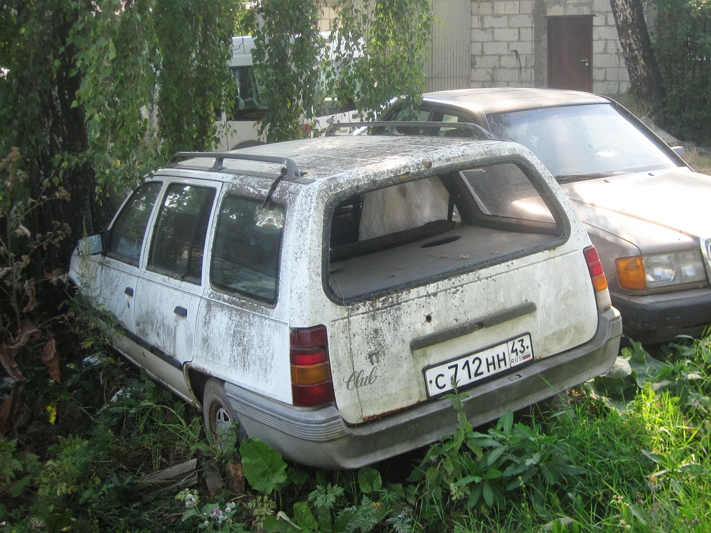 Кировская область, № С 712 НН 43 — Opel Kadett (E) '84-95