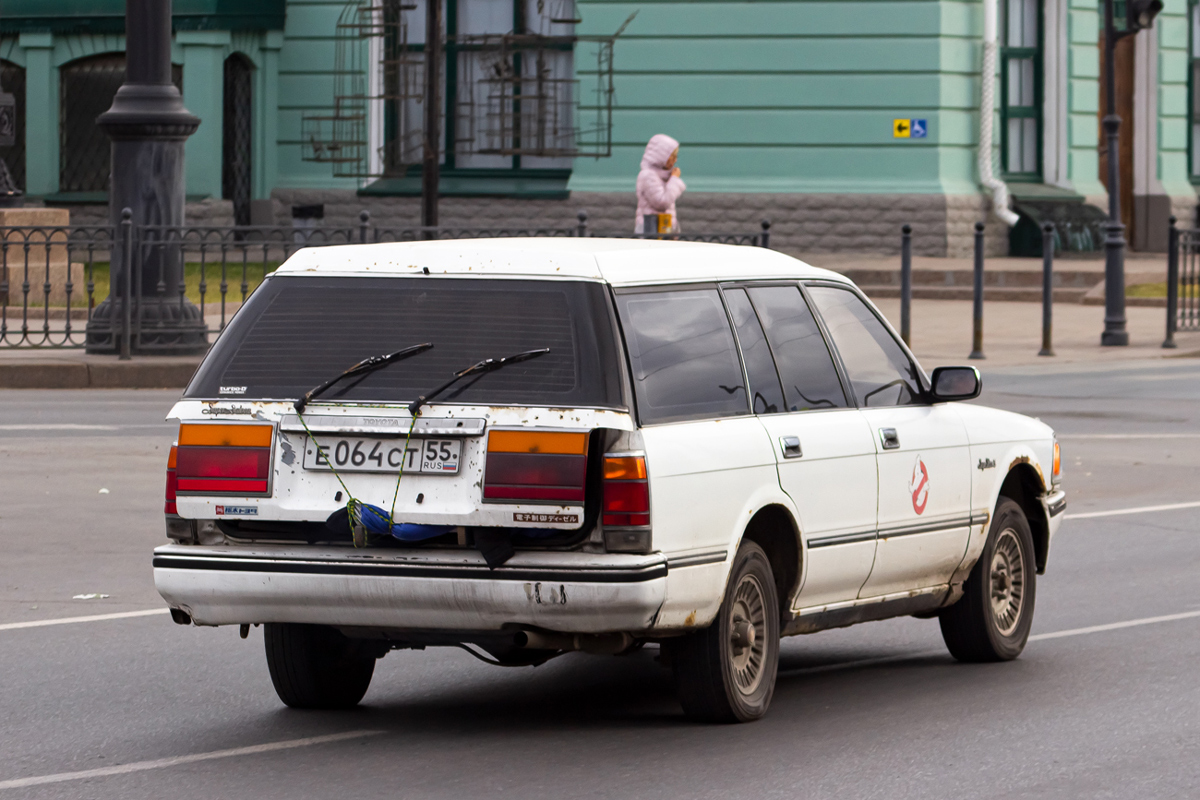 Омская область, № Е 064 СТ 55 — Toyota Crown (S130) '87-91