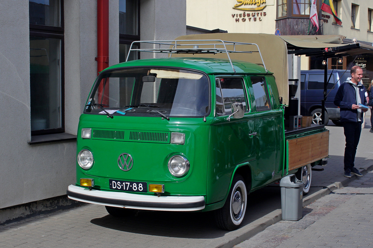 Нидерланды, № DS-17-88 — Volkswagen Typ 2 (T2) '67-13