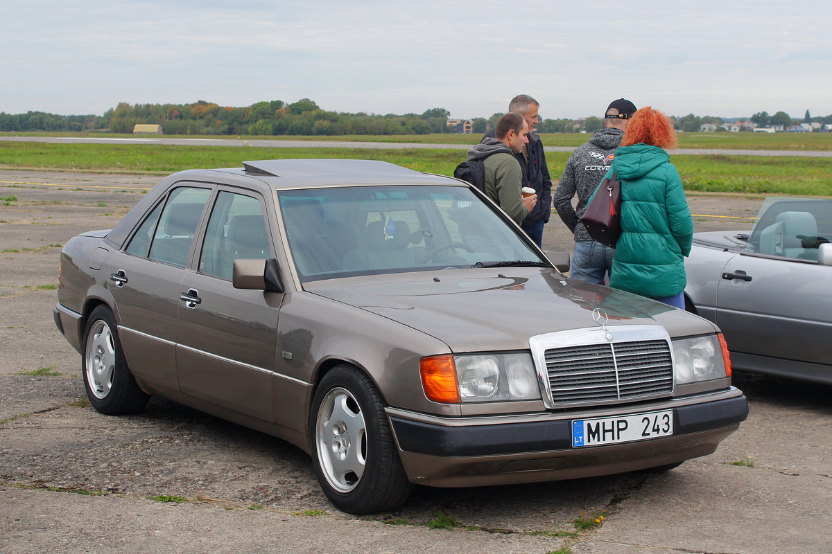 Литва, № MHP 243 — Mercedes-Benz (W124) '84-96; Литва — Retro mugė 2022 ruduo