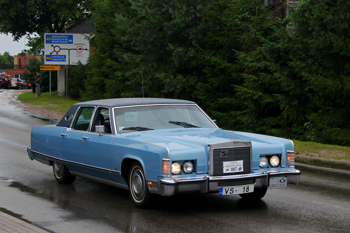 Латвия, № VS-18 — Lincoln Continental (5G) '70-79; Литва — Nesenstanti klasika 2022