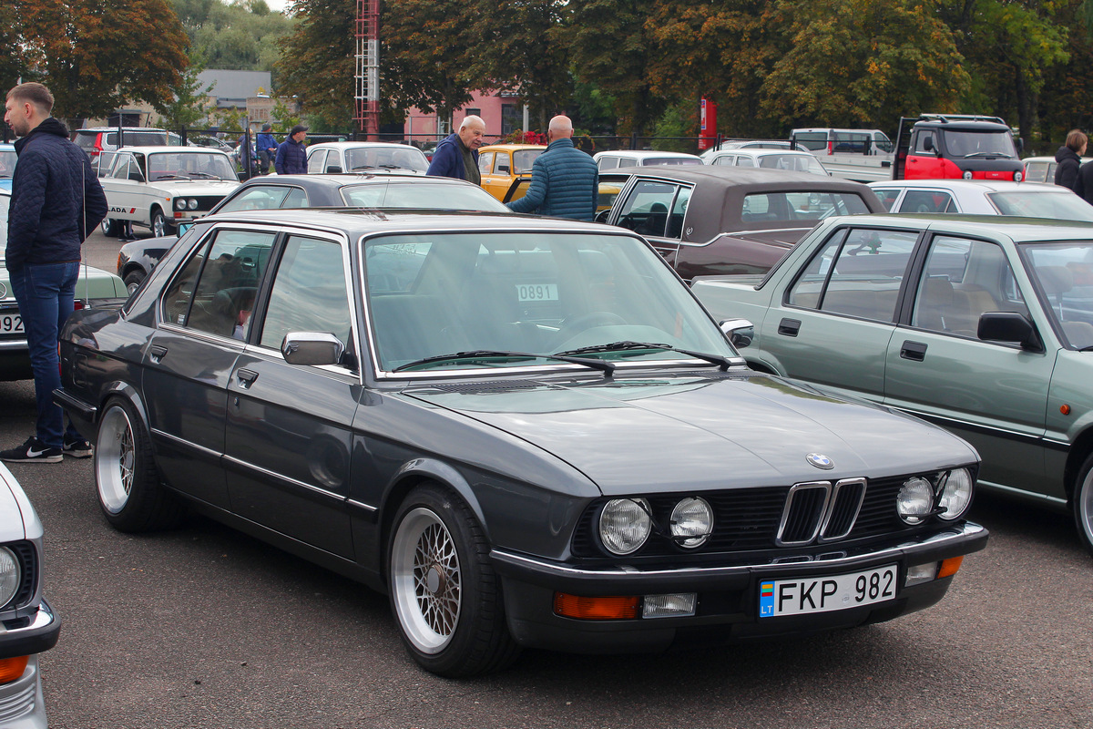 Литва, № FKP 982 — BMW 5 Series (E28) '82-88; Литва — Retro mugė 2022 ruduo