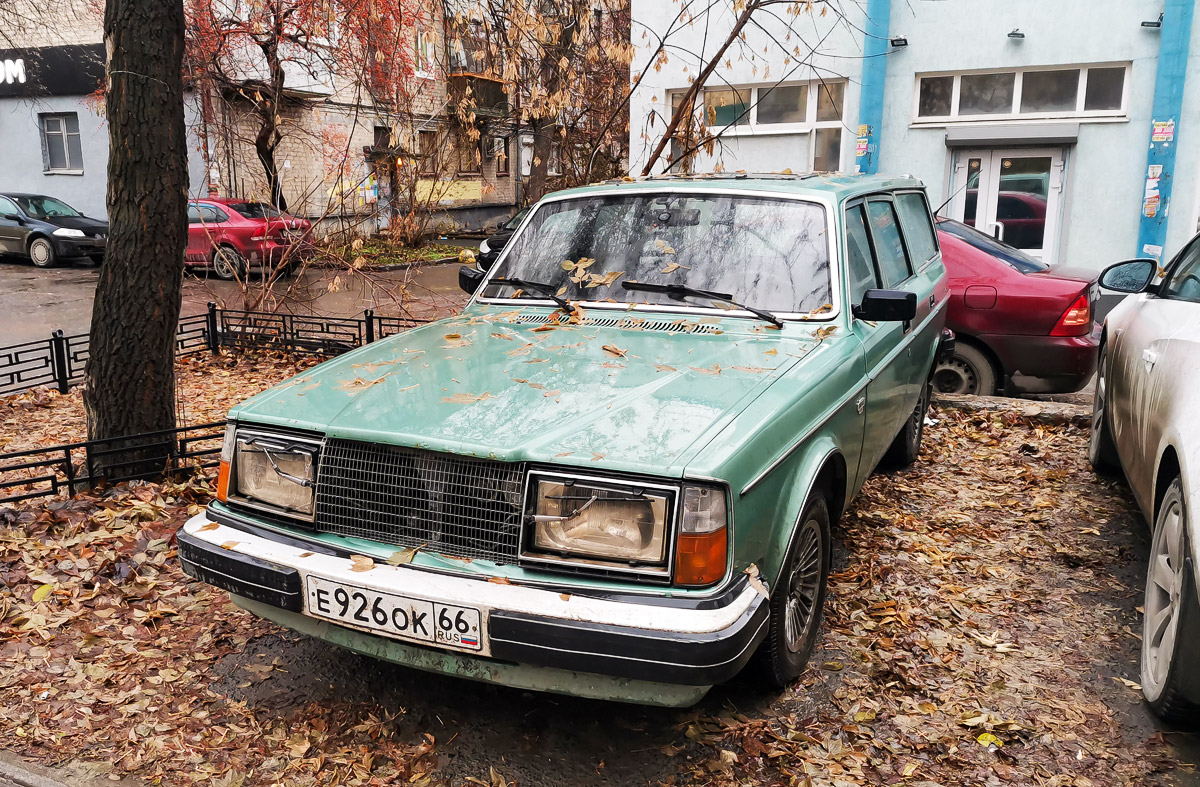 Свердловская область, № Е 926 ОК 66 — Volvo 245 '75-93