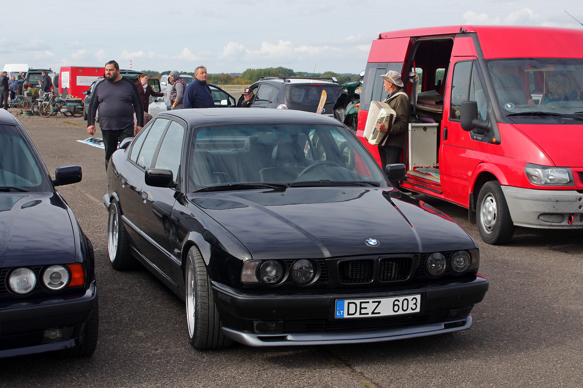 Литва, № DEZ 603 — BMW 5 Series (E34) '87-96; Литва — Retro mugė 2022 ruduo