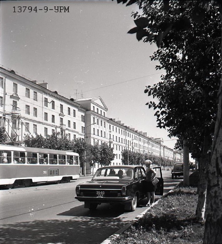 Удмуртия, № 35-80 УДЗ — ГАЗ-24 Волга '68-86; Удмуртия — Исторические фотографии