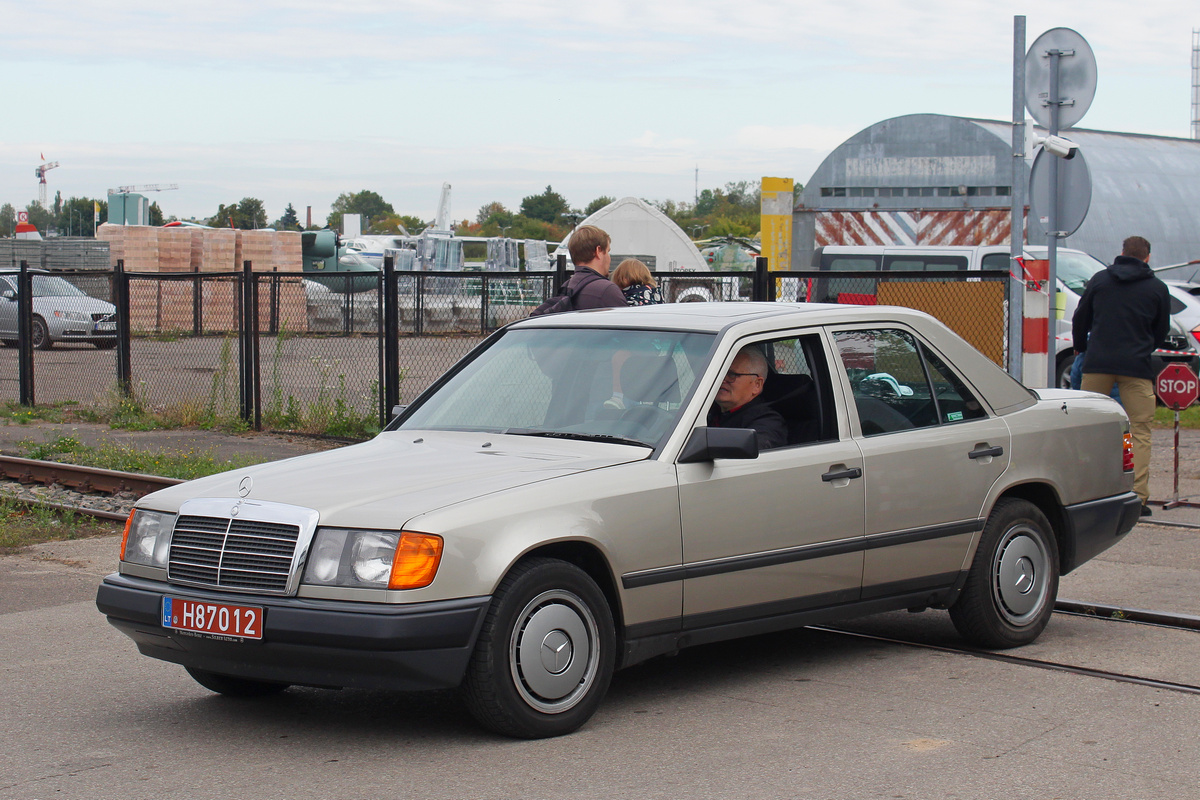 Литва, № H87012 — Mercedes-Benz (W124) '84-96; Литва — Retro mugė 2022 ruduo