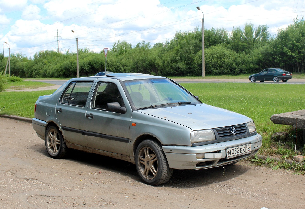 Псковская область, № М 052 ЕХ 60 — Volkswagen Vento (A3) '92-99