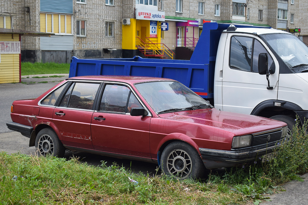 Алтайский край, № Е 527 ВР 22 — Volkswagen Santana (B2) '81-84