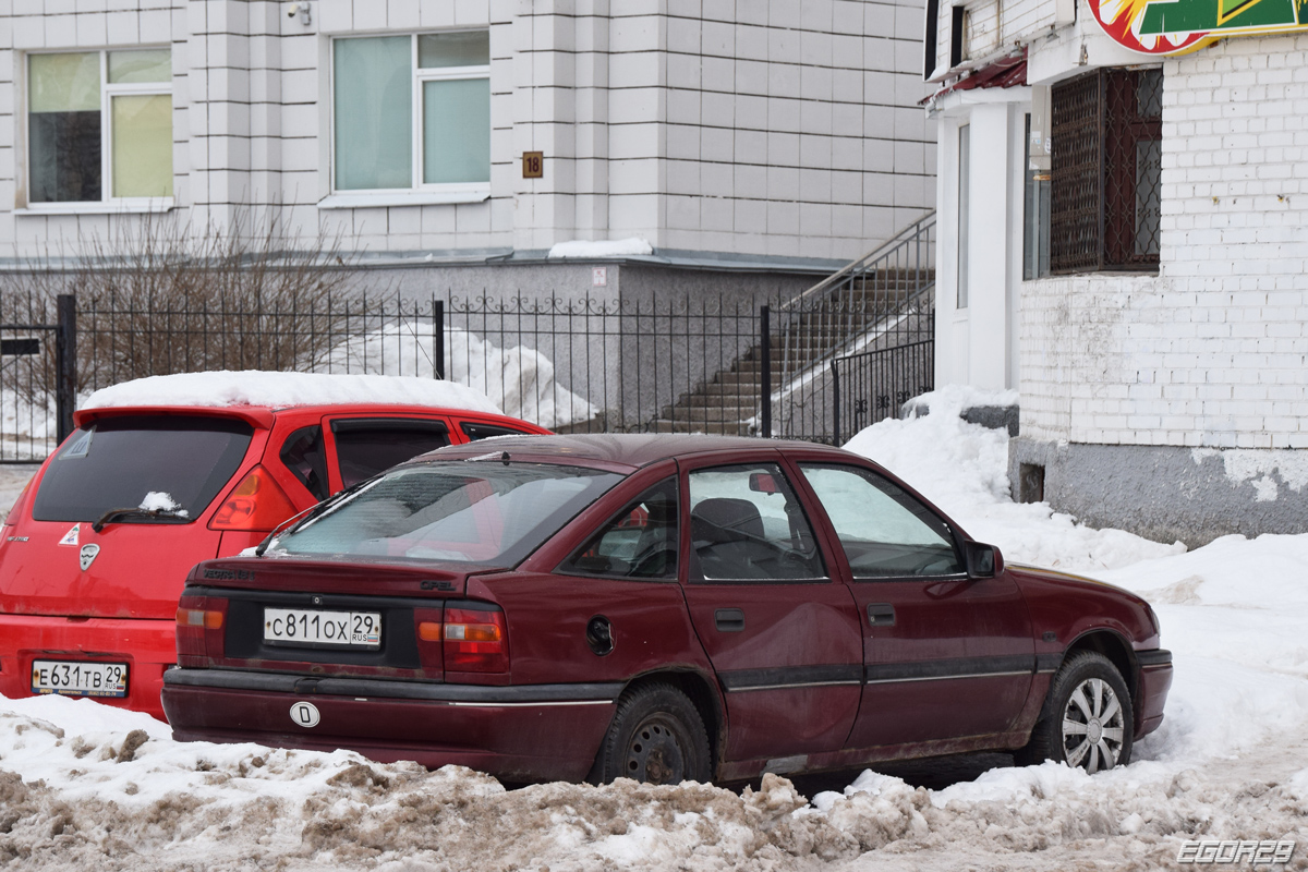 Архангельская область, № С 811 ОХ 29 — Opel Vectra (A) '88-95