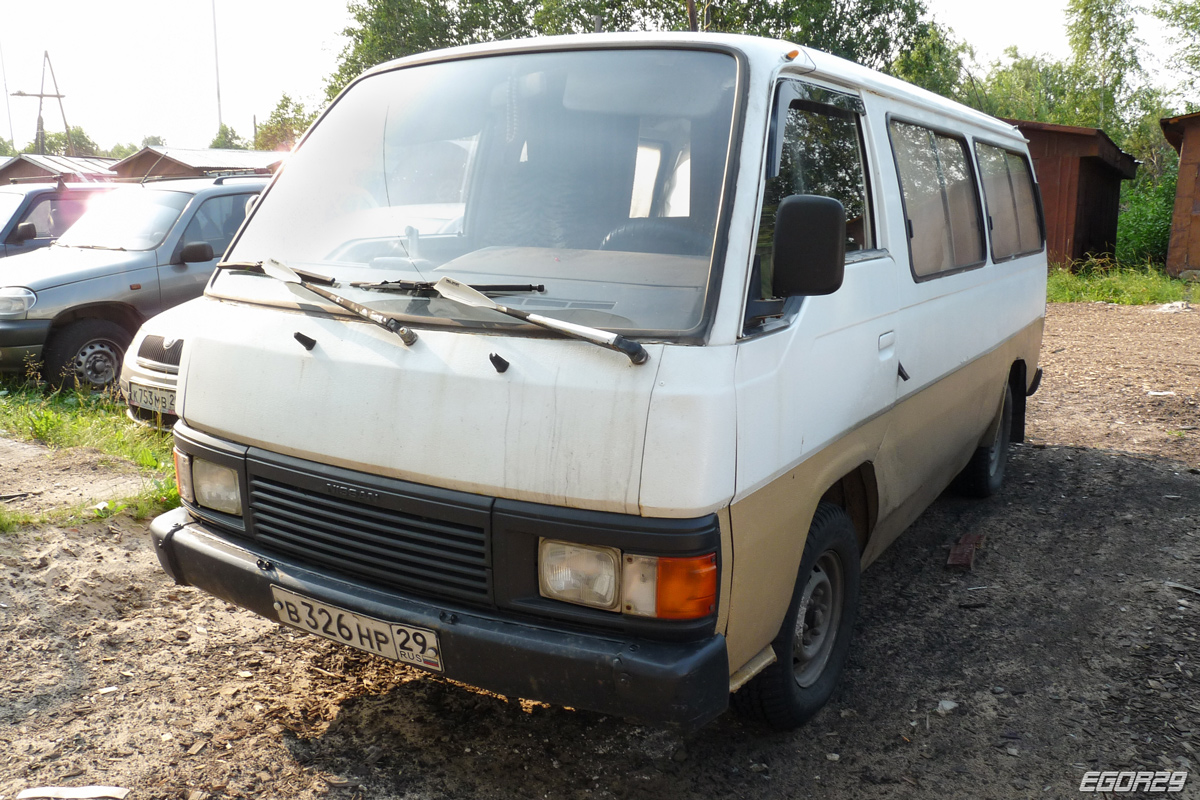 Архангельская область, № В 326 НР 29 — Nissan Urvan (E24) '86-01