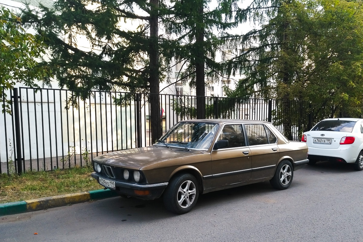Москва, № Р 329 УО 199 — BMW 5 Series (E28) '82-88