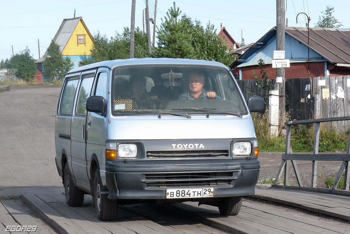 Архангельская область, № В 884 ТН 29 — Toyota Hiace (H100) '89-04