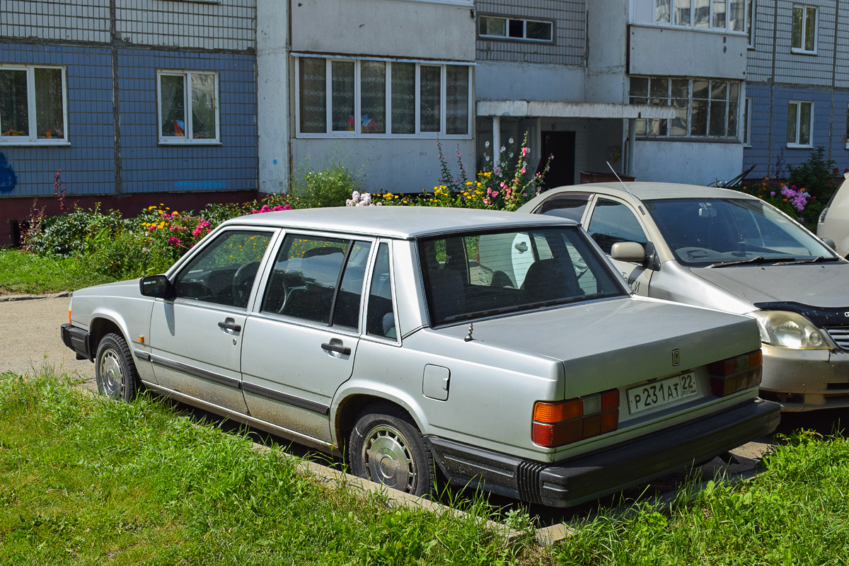 Алтайский край, № Р 231 АТ 22 — Volvo 740 '84-92