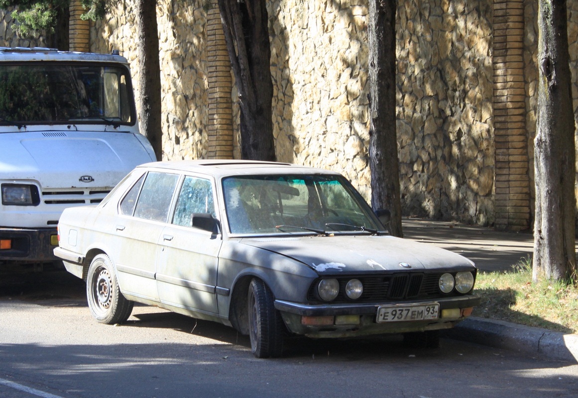 Краснодарский край, № Е 937 ЕМ 93 — BMW 5 Series (E28) '82-88