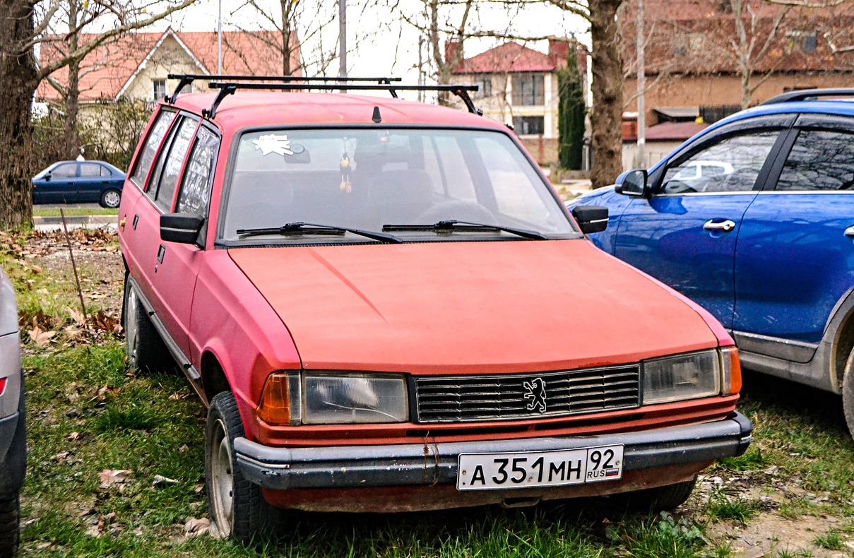 Севастополь, № А 351 МН 92 — Peugeot 305 '77-89