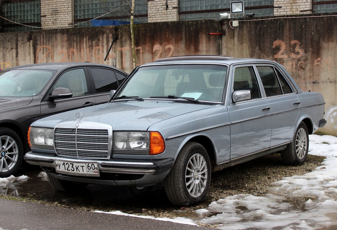 Псковская область, № У 123 КТ 60 — Mercedes-Benz (W123) '76-86