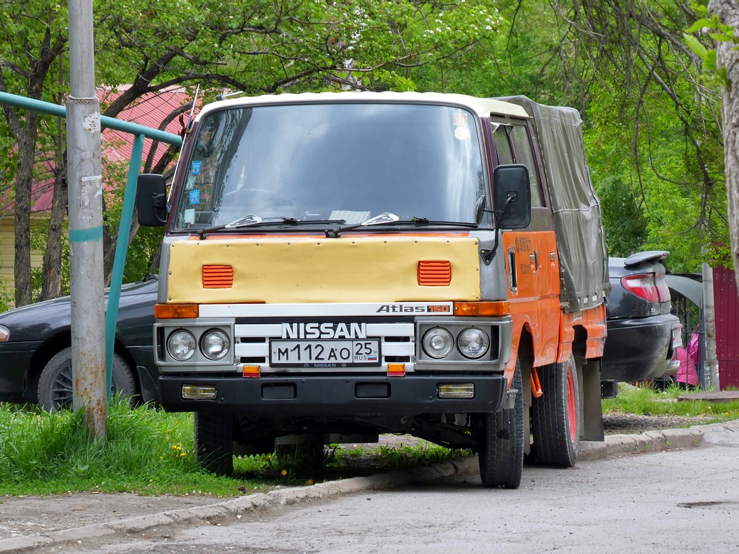 Приморский край, № М 112 АО 25 — Nissan Atlas 100/150 (F22) '82-92