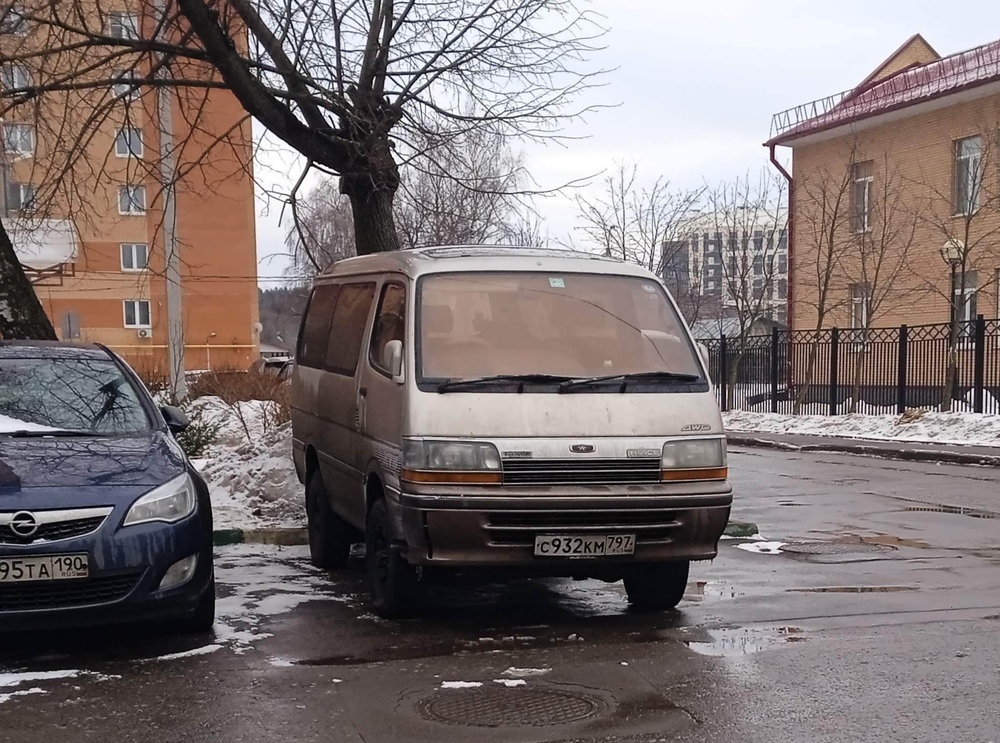 Москва, № С 932 КМ 797 — Toyota Hiace (H100) '89-04