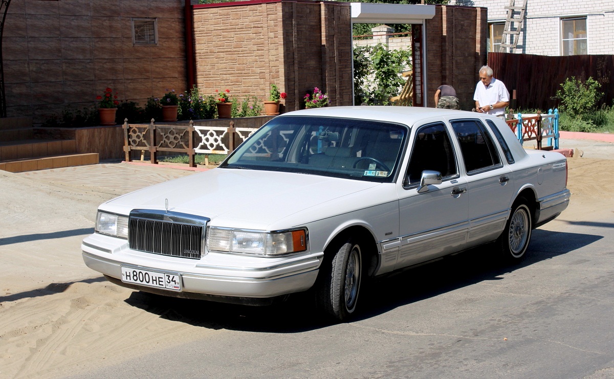 Волгоградская область, № Н 800 НЕ 34 — Lincoln Town Car (2G) '90-97