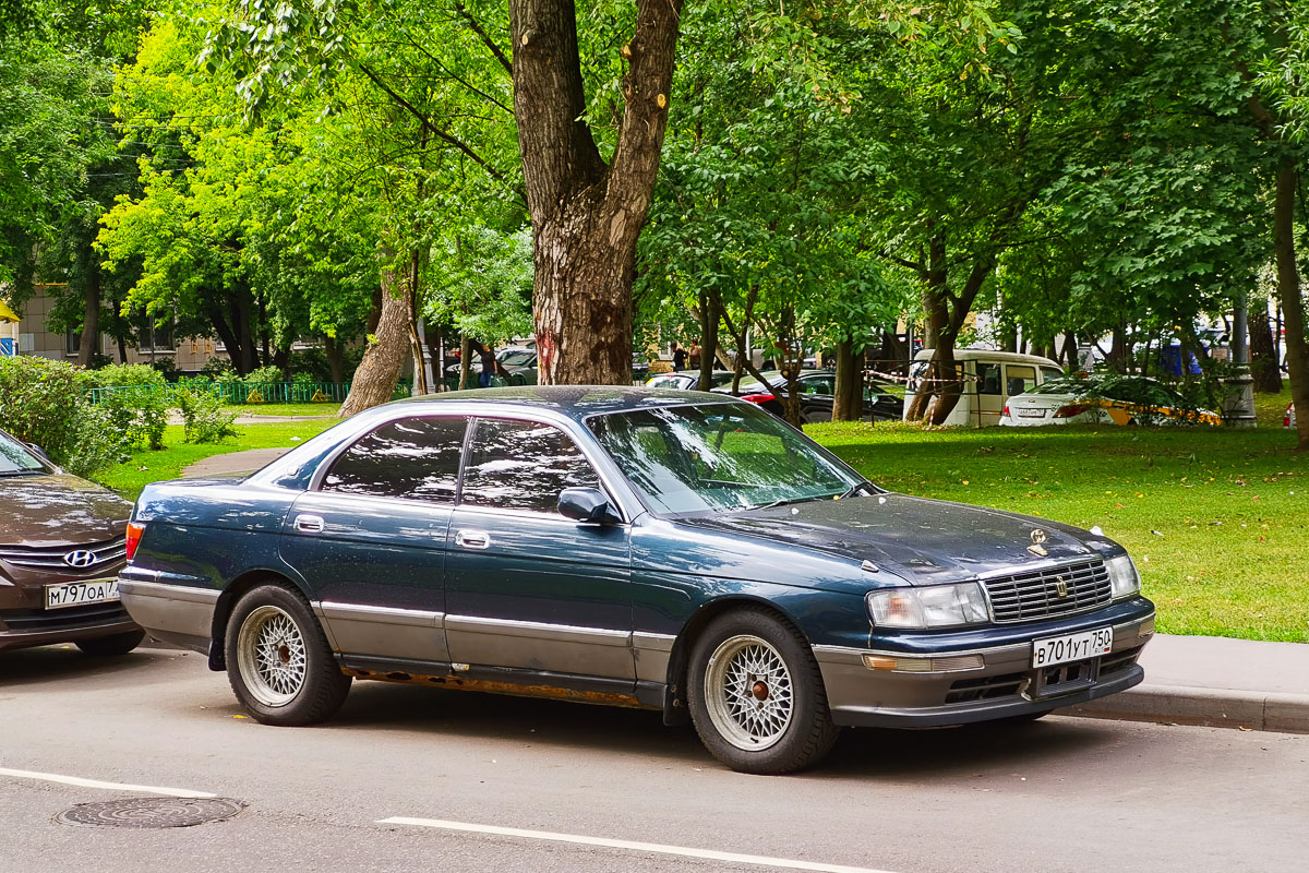 Московская область, № В 701 УТ 750 — Toyota Crown (S140) '91-95