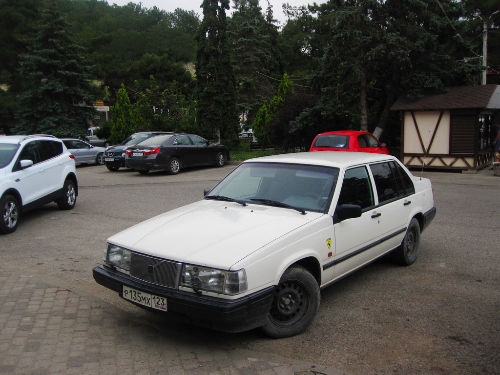 Краснодарский край, № Р 135 МХ 123 — Volvo 940 '90-98