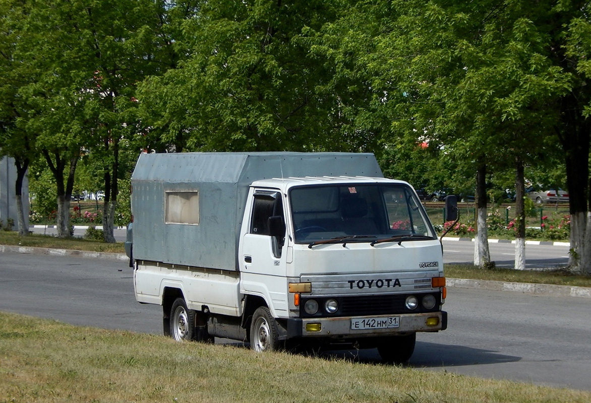 Белгородская область, № Е 142 НМ 31 — Toyota Toyoace (LY60) '85–95