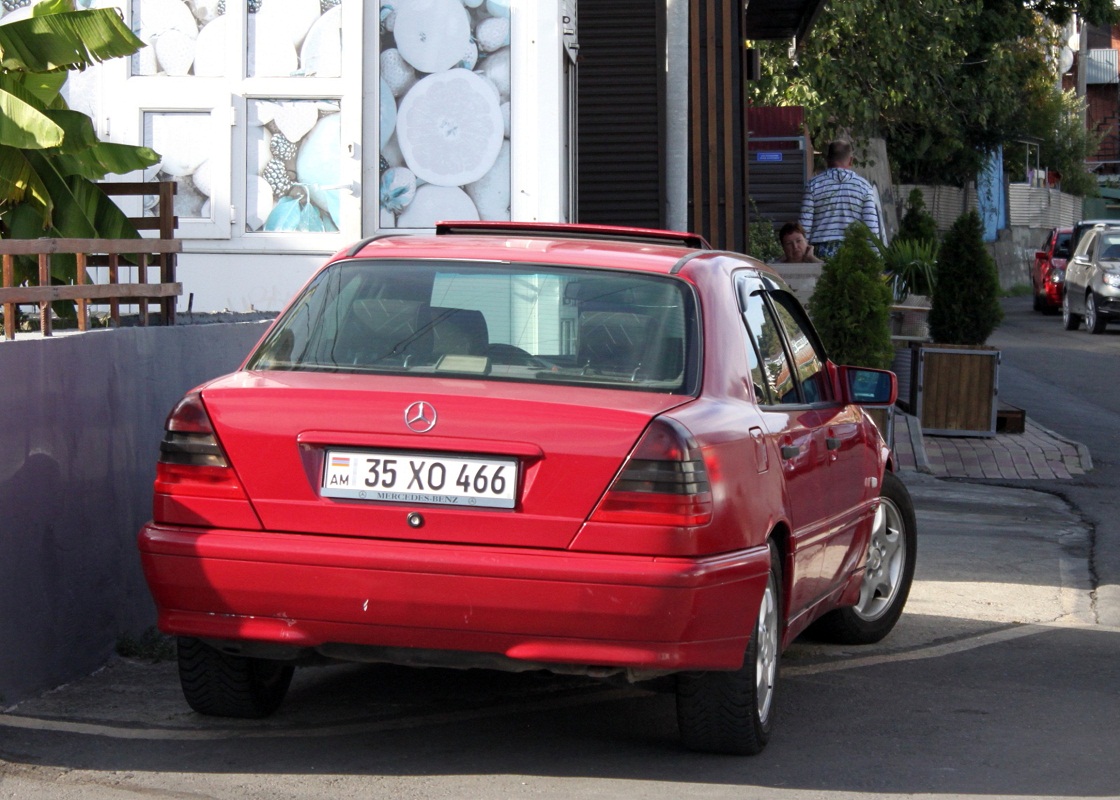 Армения, № 35 XO 466 — Mercedes-Benz (W202) '93–00